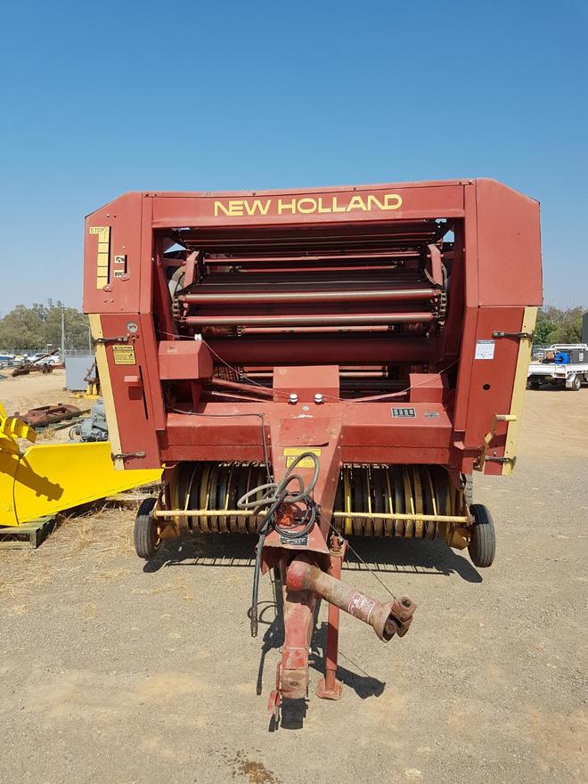 New Holland 855 Round Baler