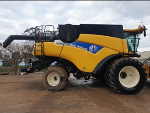 2009 New Holland 9070 with 45' Front