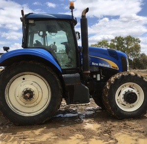 New holland 2011 T8030