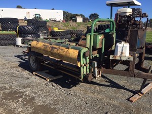 BUSCHUTZ ROUND BALE FEEDER