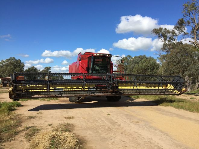 2000 CASE 2388 Header with 36 ft Honeybee Front