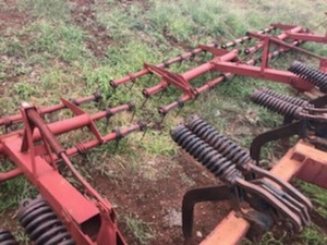 International 33 tyne 2-11 scarifier