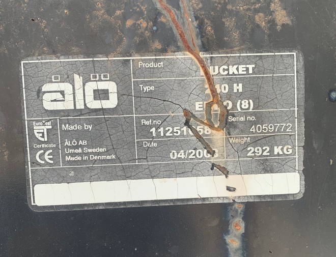 Universal Quick Hitch Bucket