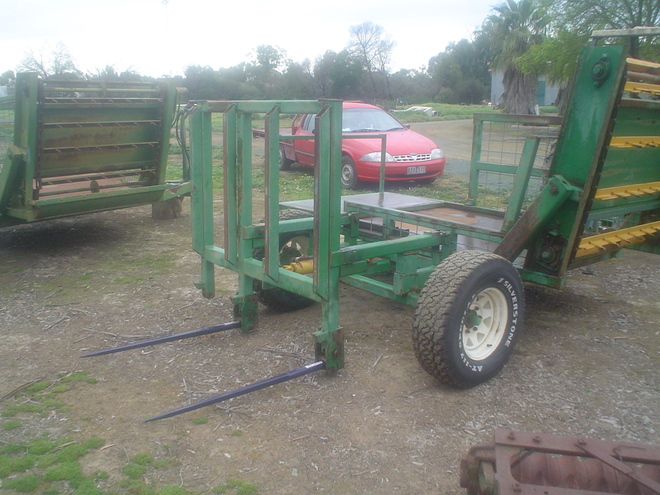 Elsworth Big Square and Round Bale Feedout Machine