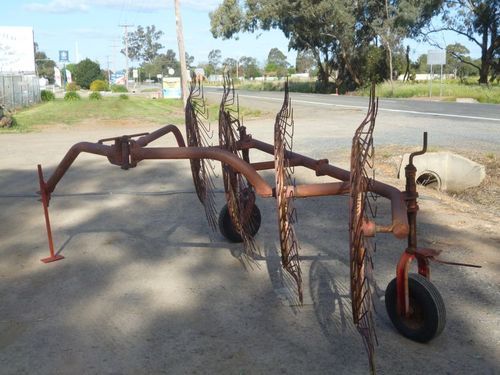 Finger Wheel Hay Rake Trailing Vicon