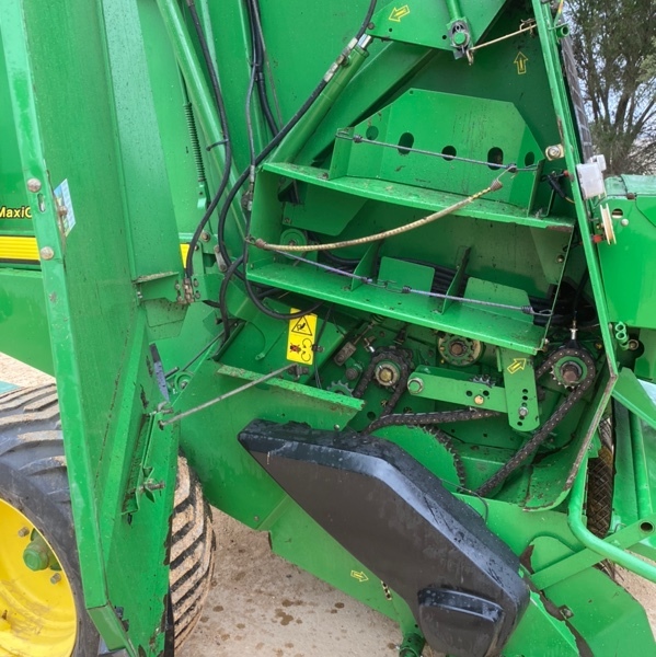 John Deere 592 Round Baler 
