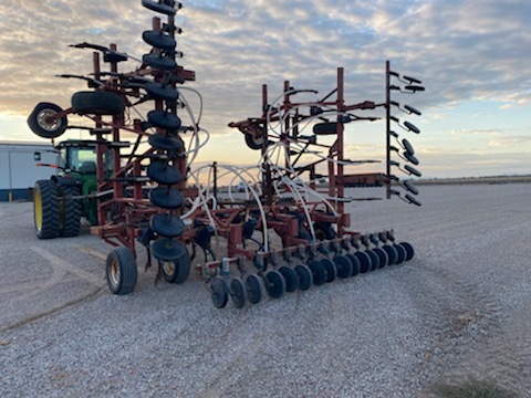 Airseeder. 35' Morris Cultivator