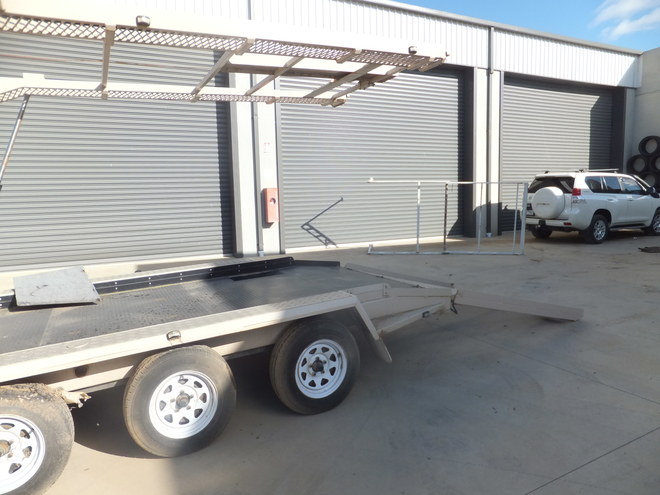 2014 SJA ENGINEERING TRI AXLE  CAR & BOAT CARRYING TRAILER DESIGNED FOR A MOTORHOME