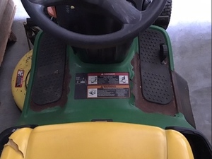 JOHN DEERE MOWER WITH TIPPING TRAILER