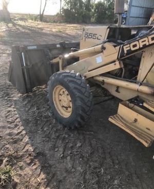 Ford 555C 4WD Backhoe
