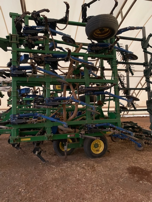 John Deere Air Seeder Bar 52ft wide with 15inch Tyne spacing