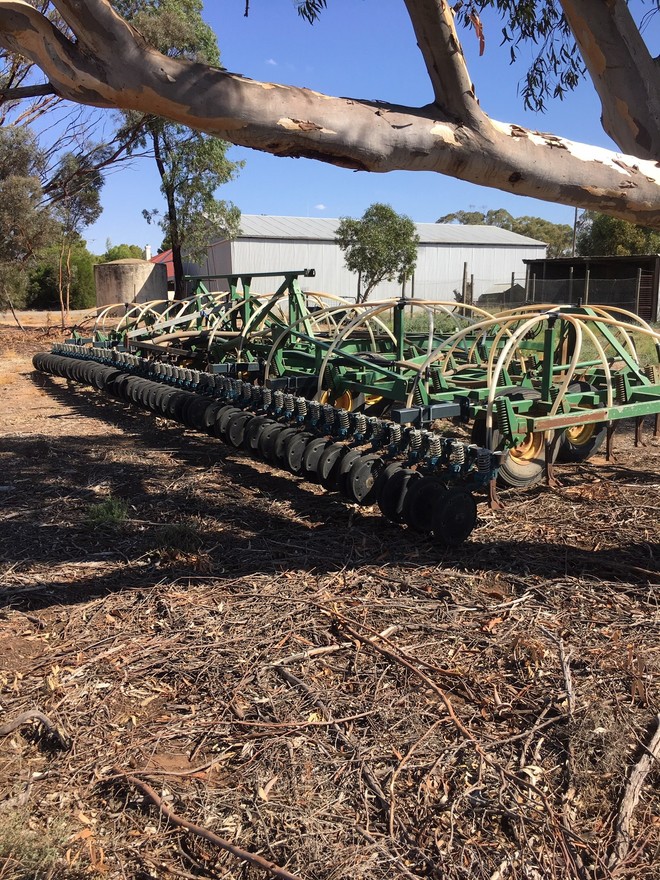 Forward or Chamberlain air seeder bar