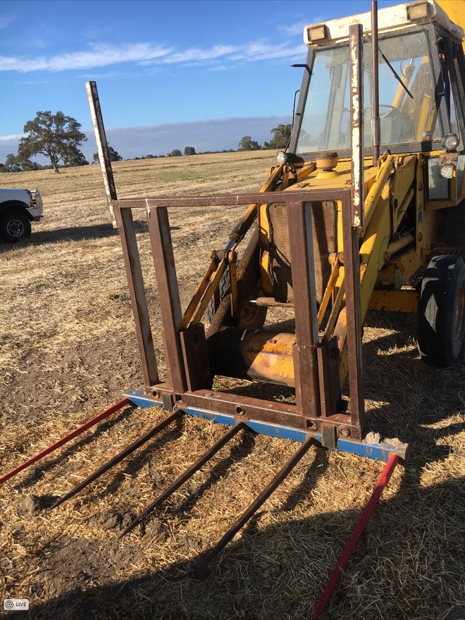JCB 3CX Front End Loader / Backhoe For Sale