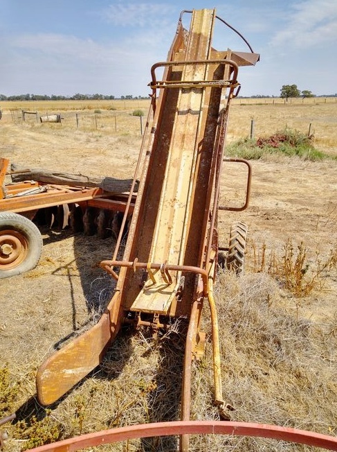 New Holland Small Sqaure Hay Loader
