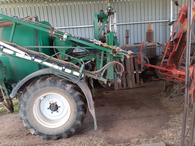 2012 GoldAcres 2521 Trailing Boom Spray