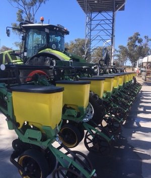 Excel 12 mt Bar with Excel Double Disc opener units 