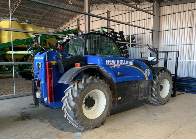 New Holland 742 Telehandler - with Hay Forks