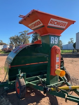 Richiger R9 grain bag inloader 