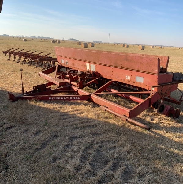 international 511 combine