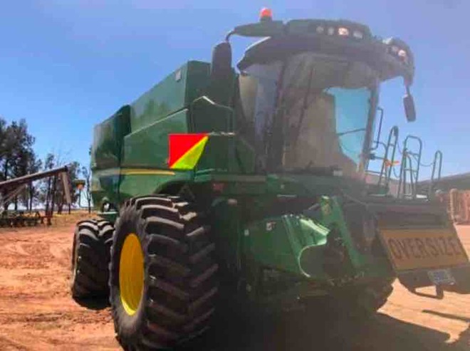 2013 John Deere S680 with 2013 12 Mtr 640 Draper front on 2016 Leith Trailer