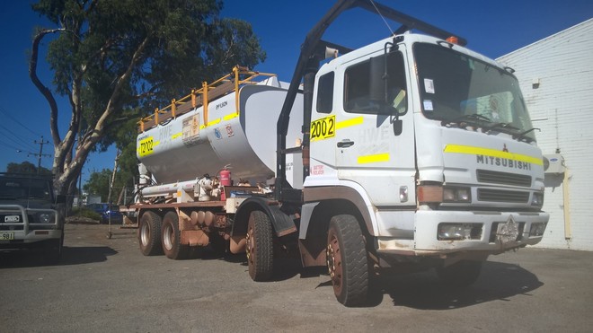 Mitsubishi Fuso Bomb Truck 2004