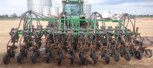 Linkage Disc Seeder   24 Row- 6 Metres Wide On 10 Inch Spacings