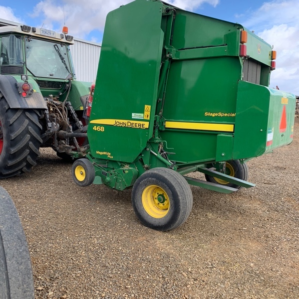 John Deere Round Baler 468