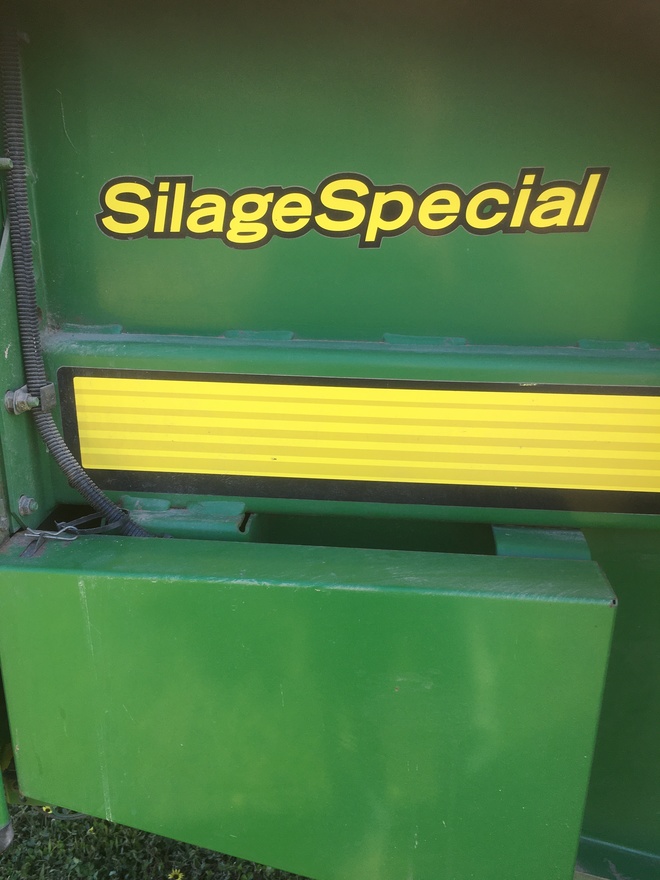 John Deere 468 Silage Special Round Baler