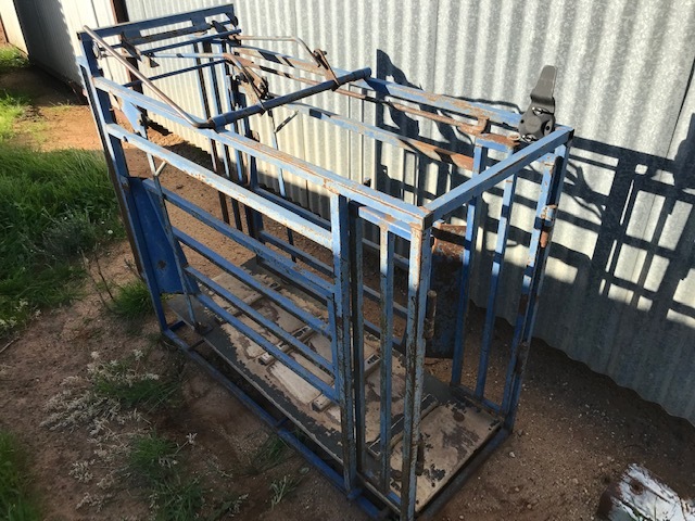 **REDUCED**Tru-Test Sheep Weigh Crate and indicator