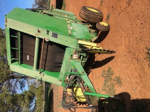 John Deere 435 Round baler