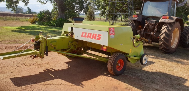 2016 CLAAS Markant 65 Small Square Baler