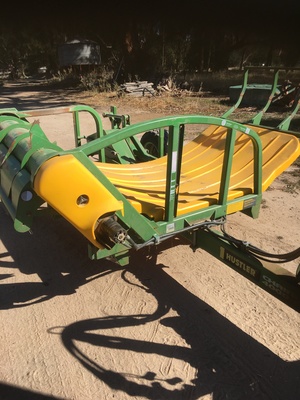 Hustler Chainless 4000 Series 5 Hay Bale Feeder