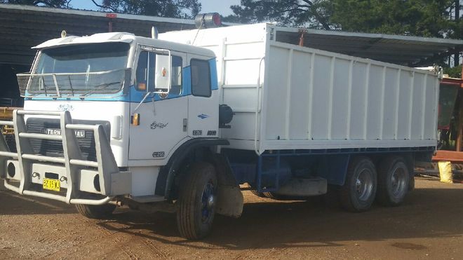 1990 2350D Acco w 6m Tipping Tray