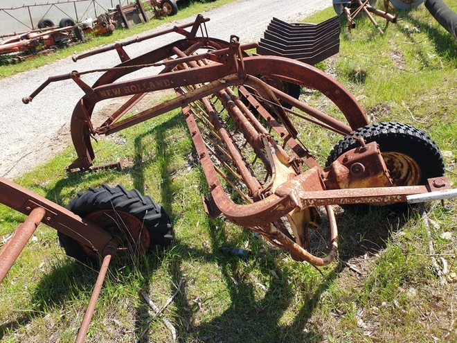 New Holland 56 Roller Bar Rake