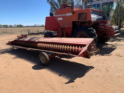 (A135) - Massey Ferguson 760 4WD Header