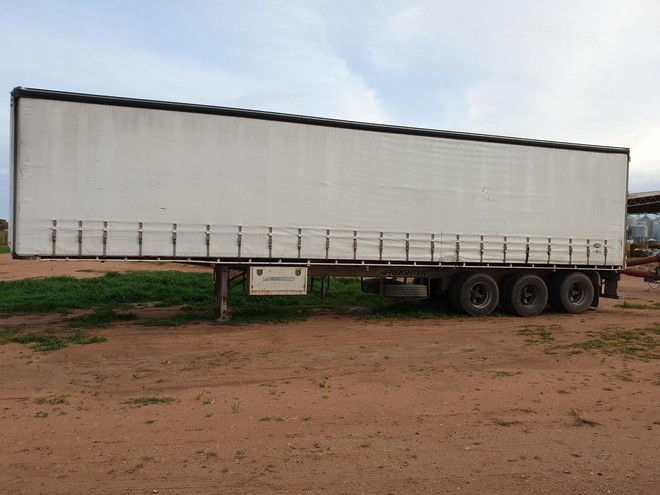 Kenworth 2009 SAR T408, Tri Axle Tipping Trailer & Tri Axle Tautliner 