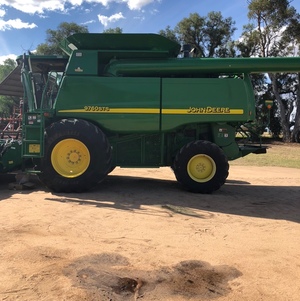 2005 John Deere 9760 Header 