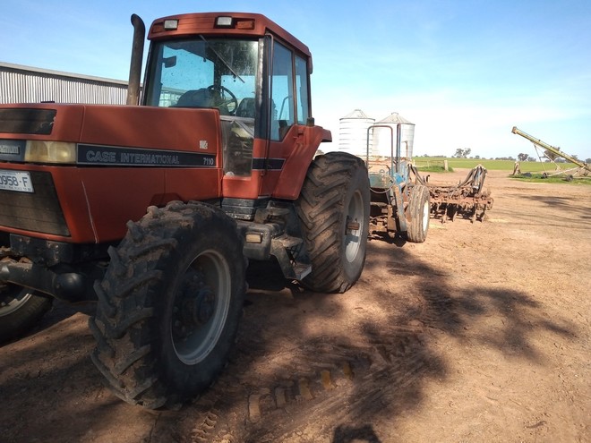 Case Magnum 7110 *Price Reduced*