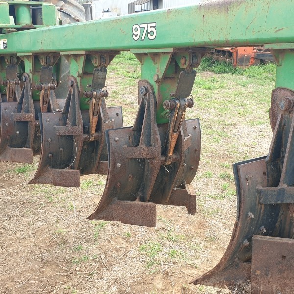 John deere 975 square plough