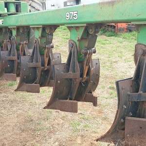 John deere 975 square plough
