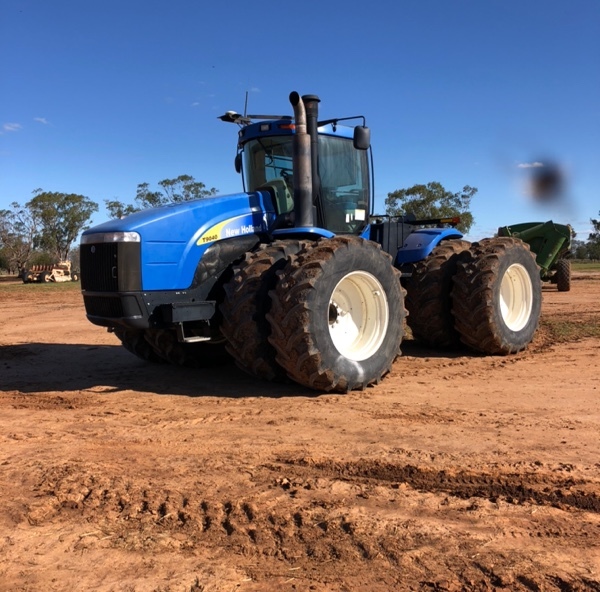 New Holland 9040 
