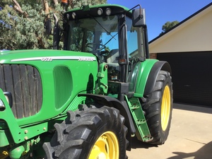 (A135) - 2006 John Deere 6520 Premium with JD Front End Loader