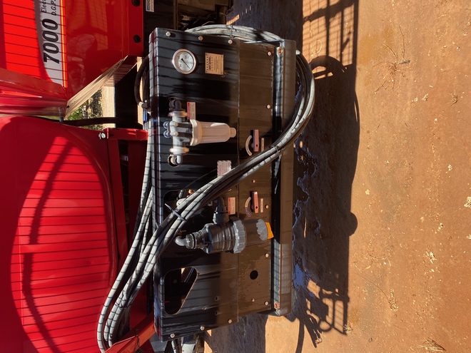 Horwood Bagshaw 7000L Air Seeder cart with liquid tanks