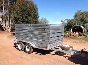 Tandem trailer and stock crate
