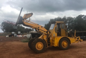 Moore Articulated Loader comes with Hay Forks, GP bucket & Grain Bucket