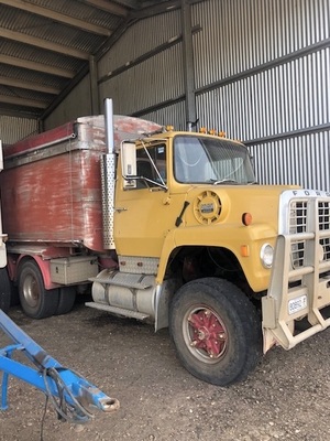 Ford Louisville 9000 Tipper Truck 