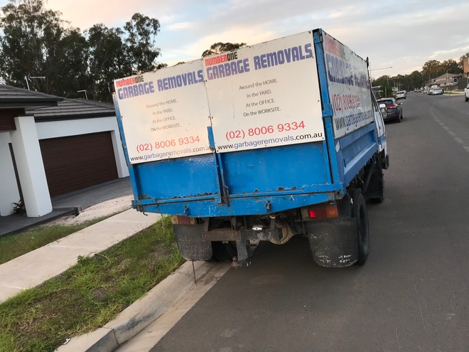 1988 Daihatsu Delta with custom Cage