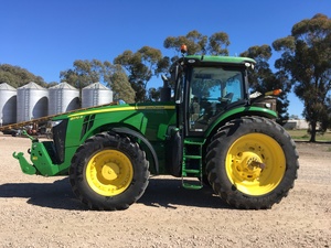 John Deere 8270 R