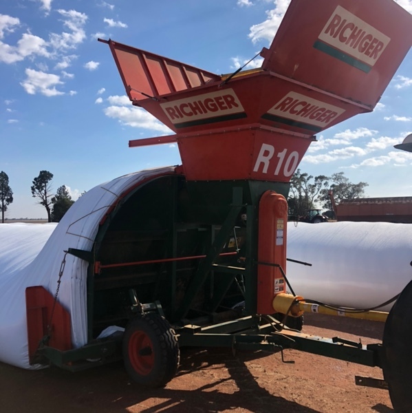 Richiger R10 Grain bag inloader