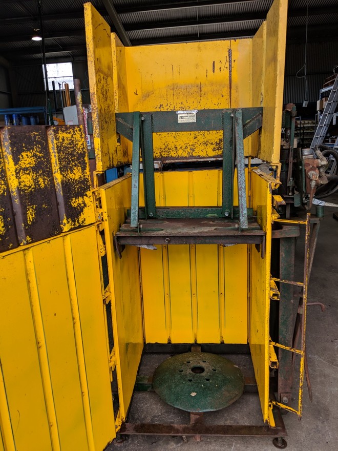 Woolpress Morton Baker Semi side Pinner 240 Volts